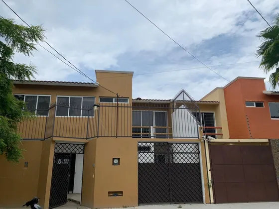 Casa En 2 Niveles Cerca Chedrahui 