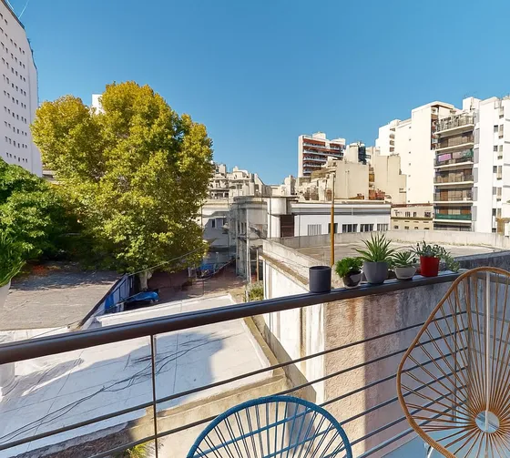Venta - Almagro - Departamento 2 Ambientes Con Balcón - Apto Crédito