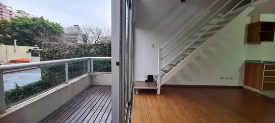 Duplex Con Terraza Propia  2 Amb Grande  Con Sector  Escritorio Y  Cochera Fija ( Bajas Expensas)