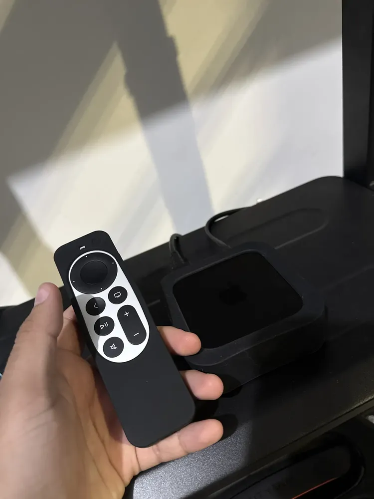 Apple TV 4K (Wi‑Fi) A2737 3ª Geração 2022 de voz 4K 64GB preto