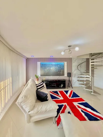 En Venta Penthouse Remodelado De 141 Metros En La Guaira
