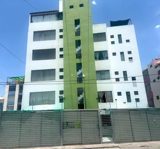 Departamento 3 Dormitorios Con Ascensor Y Cochera. Jlbyr