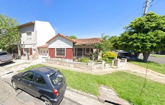 Departamento En Venta - 2 Dormitorios 1 Baño - Cochera - 227mts2 - Castelar