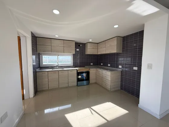 Venta De Casa Cuatro Ambientes En Laguna Azul