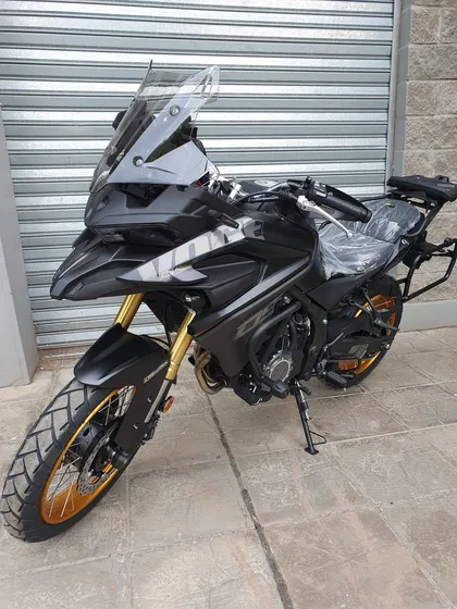 Voge 525 Dsx Black Edition/ Baules