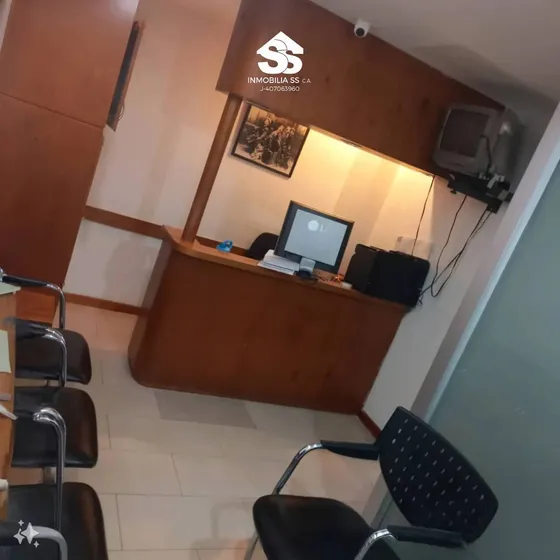 Se Alquila Bello Consultorio Pequeño En Hospital Clinica Caracas