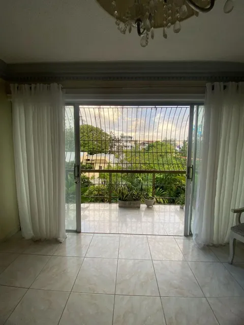 Evaristo Morales - Su Oportunidad De Inversión¡!! - Apartamento En Venta Vacío - 105 Mt2 Piso 3 Balcón 2 Habitaciones 1 Baño Sala-comedor Cocina Cuarto De Servicio Área De Lavado 1 Parqueo