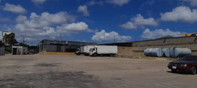 Galpon Con Edificio En Avenida Juan Bautista Arismendi Ic-00275