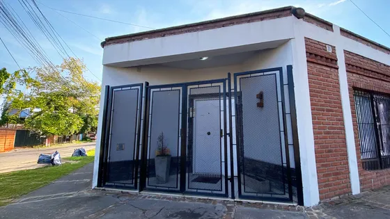 Casa En Venta 4 Ambientes En Castelar