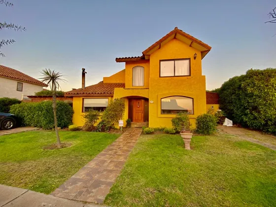 Hermosa Casa En Mantagua Concón