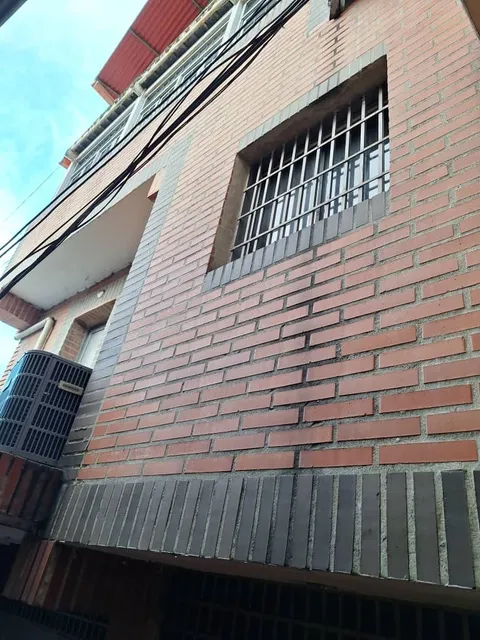 Edificio Comercial Para Oficinas, Fabricas, Centro Medico Mas Farmacia