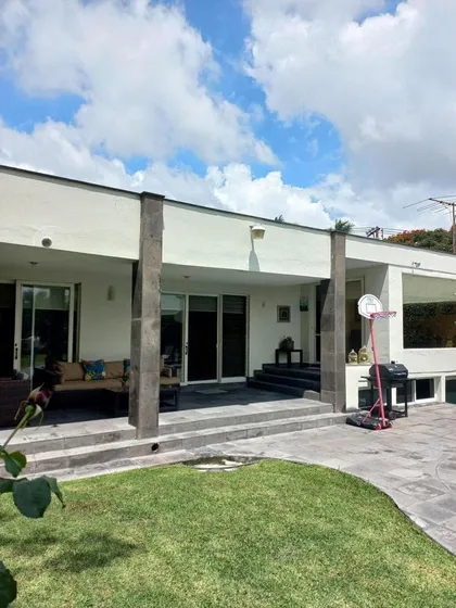 Cuernavaca Casa Con Uso De Suelo Comercial En Ubicación Privilegiada 