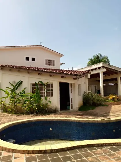 Michelle Vende Casa De Un Nivel Con Piscina Y Tasca Altos De Guataparo Ja-r /726