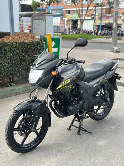 Vendo Yamaha Szr 150 2022, 18.000 Kilómetros Exelente Estado