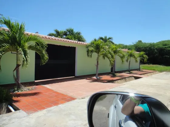 Casa De Playa Venta, Urb.playa Pintada,edo.miranda 4h/3b/4p, Anexo, Piscina, Caney 78-24-104