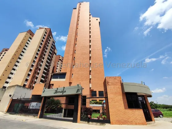Rosa Rodríguez Vende Apartamento En La Avenida Venezuela, Barquisimeto Mls # 23-13714