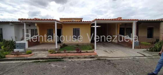 Casa En Venta Inm Ubicada En Ciudad Alianza Villas Del Lago Iii ,conjunto Cerrado Con Vigilancia 24 Hors, Cerco Electrico Activo La Casa Cuenta Con Tanque Subterraneo 20 Mil Litros. Guacara 25-11383