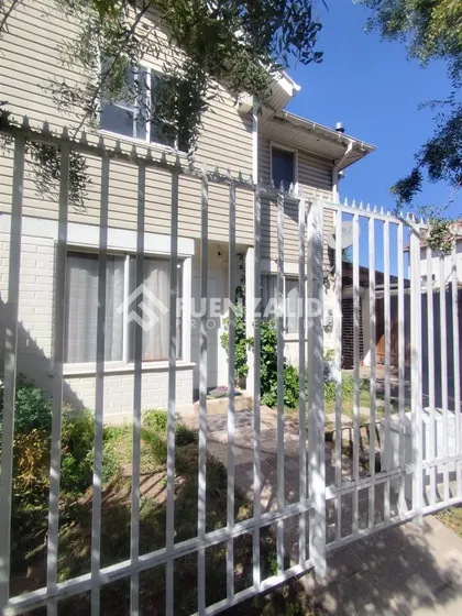 Casa En Venta De 4 Dorm. En Maipú