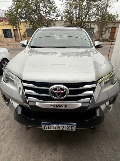 Toyota Hilux Sw4 2.8 Srx 177cv 4x4 7as At