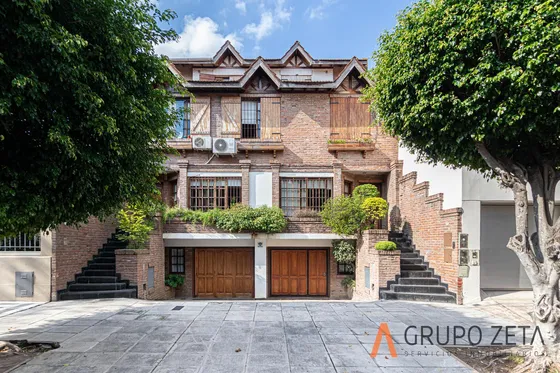 Hermosa Casa En  Villa Del Parque Con Pileta