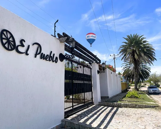 Re/ Max 2 Mil, Vende Hermosa Casa De Dos Niveles En Playa El Angel , Isla De Margarita, Nueva Esparta