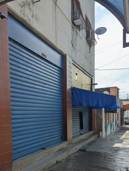 Fv Vende Local A Pie De Calle En El Centro De Valencia, Final De La Calle Comercio. Frente Al Colegio Fernando Peñalver.