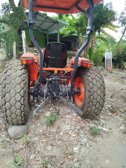 Es Un Kubota L4400 Mod 2009 Tiene Doble  4x4 Horas De Trabaj