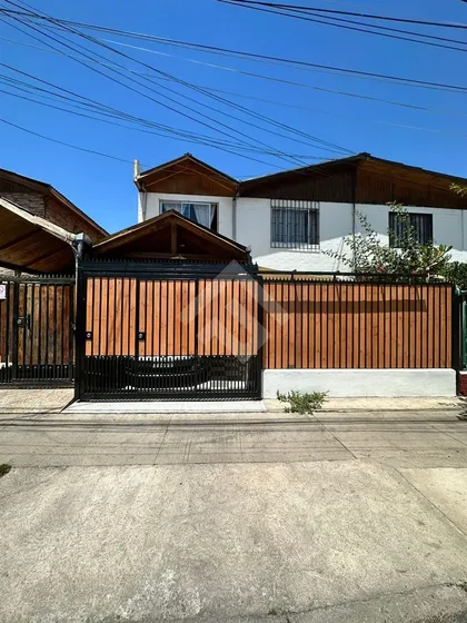 Casa En Arriendo De 4 Dorm. 2 Baños En Maipú