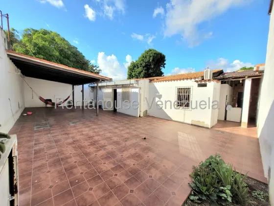 Impecable Casa En Venta En Urbanizacion Bararida, Vereda Cerrada Con Porton Electrico, Cerca De Av Principales Amplia Comoda E Iluminada Barquisimeto Cod 25 -24229 Ac Katty Vasquez