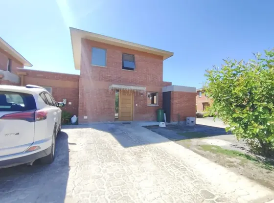 En Buin! Casa De 140m² 3d + 3b En Condominio!! Uf 5.880