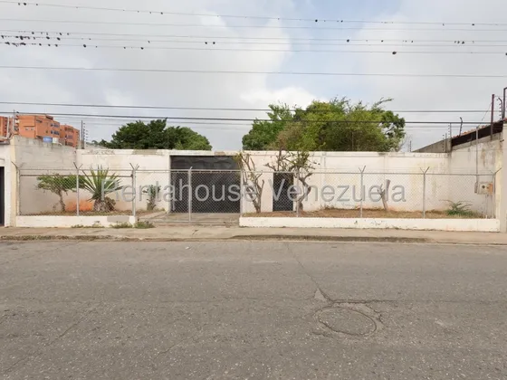 Terreno En Venta De 553 M2 En Excelente Ubicación Vial De Barquisimeto Rah Ve