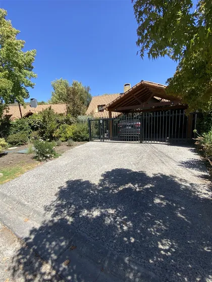 Espectacular Casa En Venta De 4 Dorm. En Lo Barnechea
