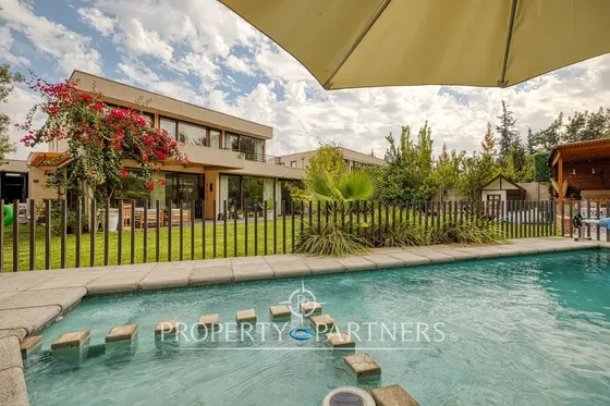 Impecable Casa | 225 M² Construidos, Piscina, Quin...