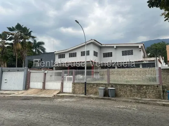 Espectacular Quinta En Venta En La Exclusiva Urb. El Castaño, Maracay (jbra Cod. 26-18598)