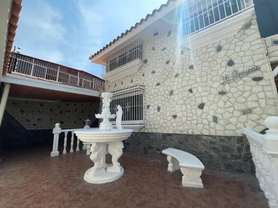 Extraordinaria Casa En Urbanización La Haciendita