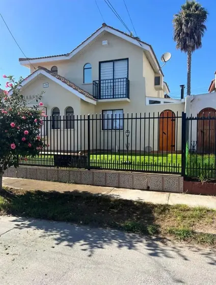 Casa En Arriendo De 5 Dorm Y 2 Baños En Coquimbo