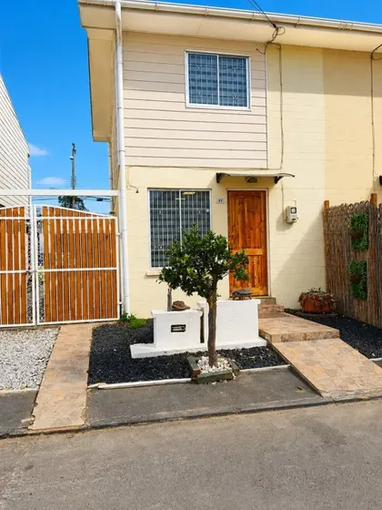 Casa De 2 Pisos En Puchuncaví | 2d1b + Estacionamiento