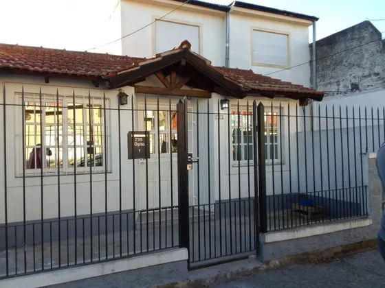 Alquiler De Departamento Tipo Casa Con Patio!!! Fernando De Toro 735