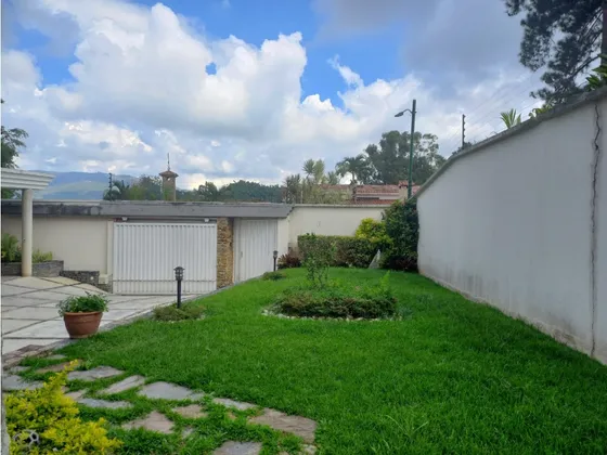Magnifica Casa En Venta Amoblada  Urb Los Picachos  Los Teques 