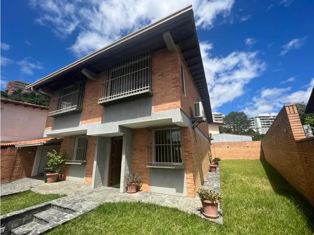 Casa En Venta Santa Paula Calle Cerrada 5h/5b/2p