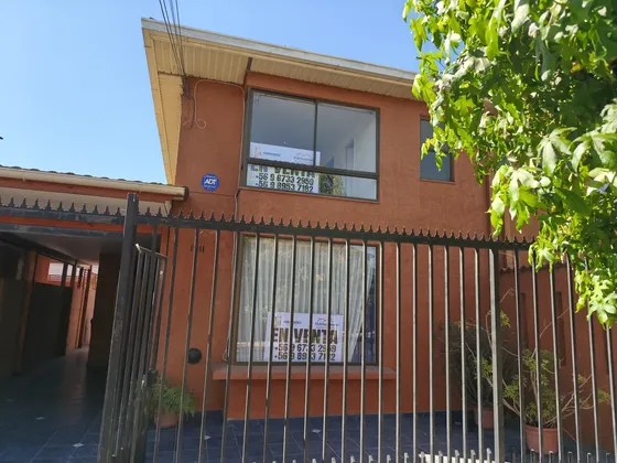 Exelente Casa De 2 Pisos, Villa Los Rosales