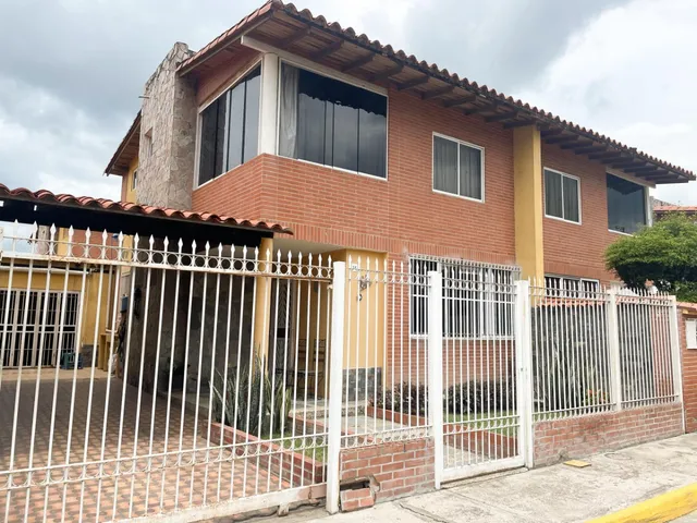 ¡¡hermosa Casa Dúplex En Una Urbanización Sumamente Privilegiada, Descubre Esta Oportunidad De Inversión!! - Urb. Antares Villa - Guatire - Luis Gomez - Mls #25-22420