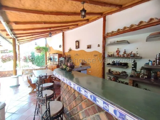  *al/hermosa Y Confortable Casa Amoblada En Venta. El Pedregal Barquisimeto  Lara, Venezuela/ Arnaldo  Lopez/ #  24-111  /6 D  5 B/300 M² 