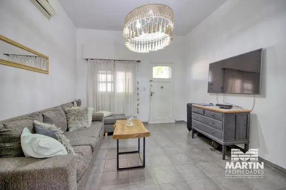 Casa En Munro En Venta, 3 Ambientes, Apta 2 Familias.