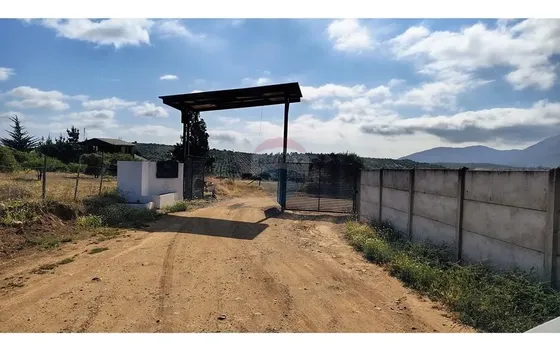 Rebajado Terreno En El Manzanar Con Rol Y Agua