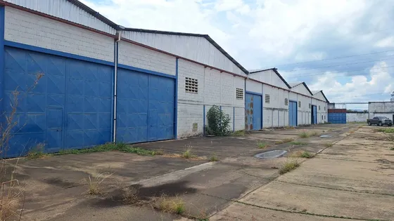 Amplio Galpón En Alquiler Flor Amarillo Area De Construcción 3.500mt2  Area De Terreno 4.000mt2  Área De Retiro 