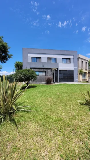 Casa En Venta 5 Ambientes Hudson Chico