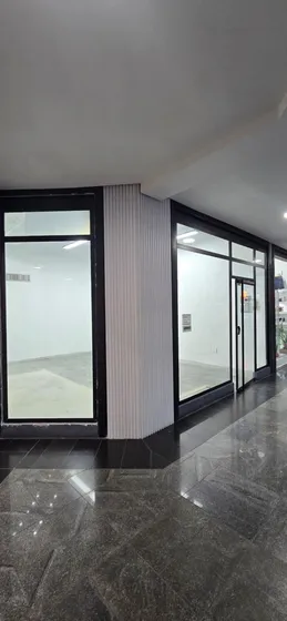 T.r. Alquila Local Comercial En Planta Baja En El Centro Comercial Cristal. Naguanagua   Cod. 287218