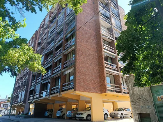 3 Amb - Castelar Dueño- Amplio Y Muy Luminoso Con Hermosas Vistas Abiertas
