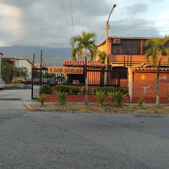 Casa En Venta Urb Los Robles Castillejo Guatire Ysuarez